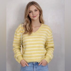 Vintage 1980s Yellow Pastel Textured Cozy Crochet Knit Retro Adoria Sweater Sz M